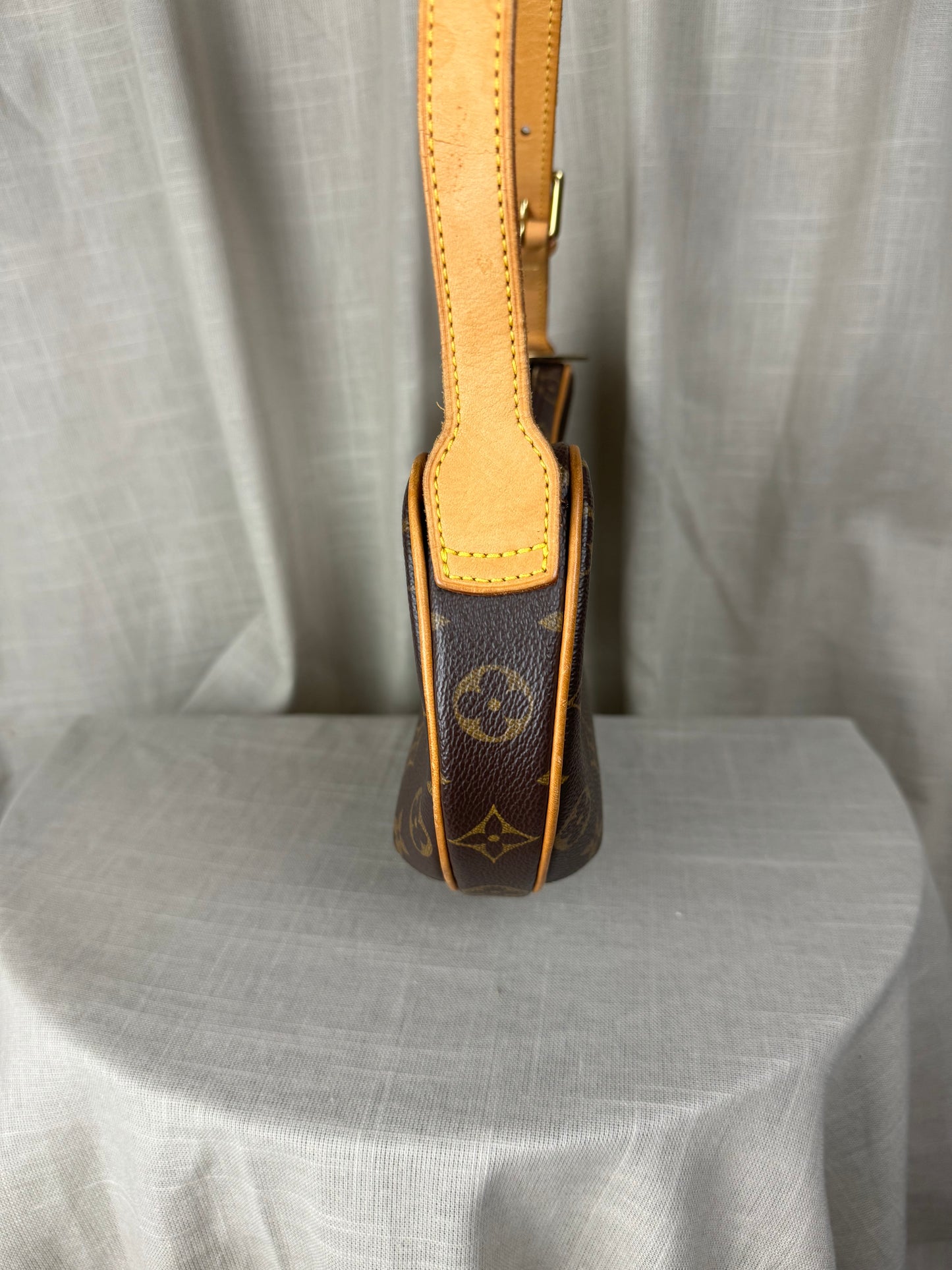 Louis Vuitton Monogram Croissant PM Schoudertas