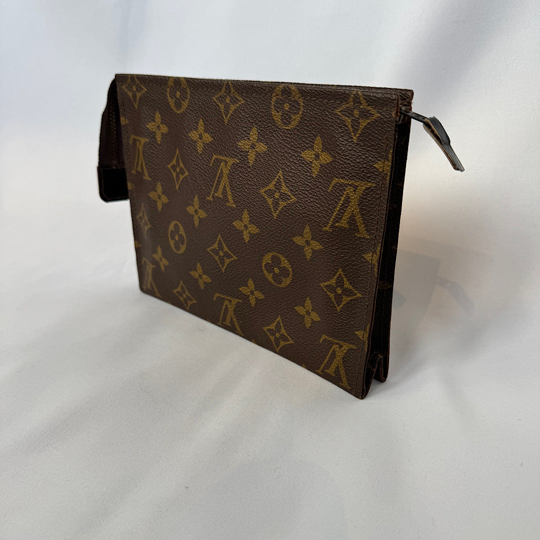 Louis Vuitton Toilettas 19 – Monogram Canvas